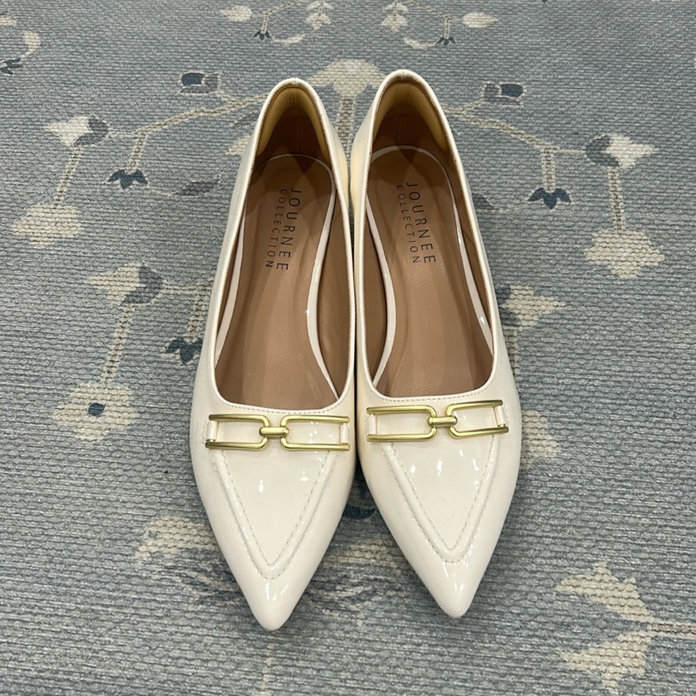 White patent pointy toe kitten heel pumps with buckle